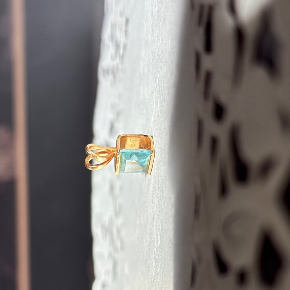 Elegant Gold and Blue Pendant
